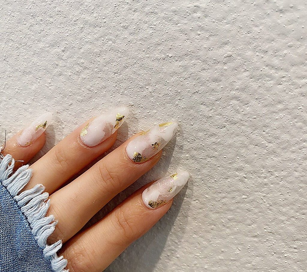 white-nails-02